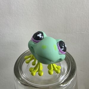 2/$20 Littlest Pet Shop #479 Green Spotted Frog Purple Eyes